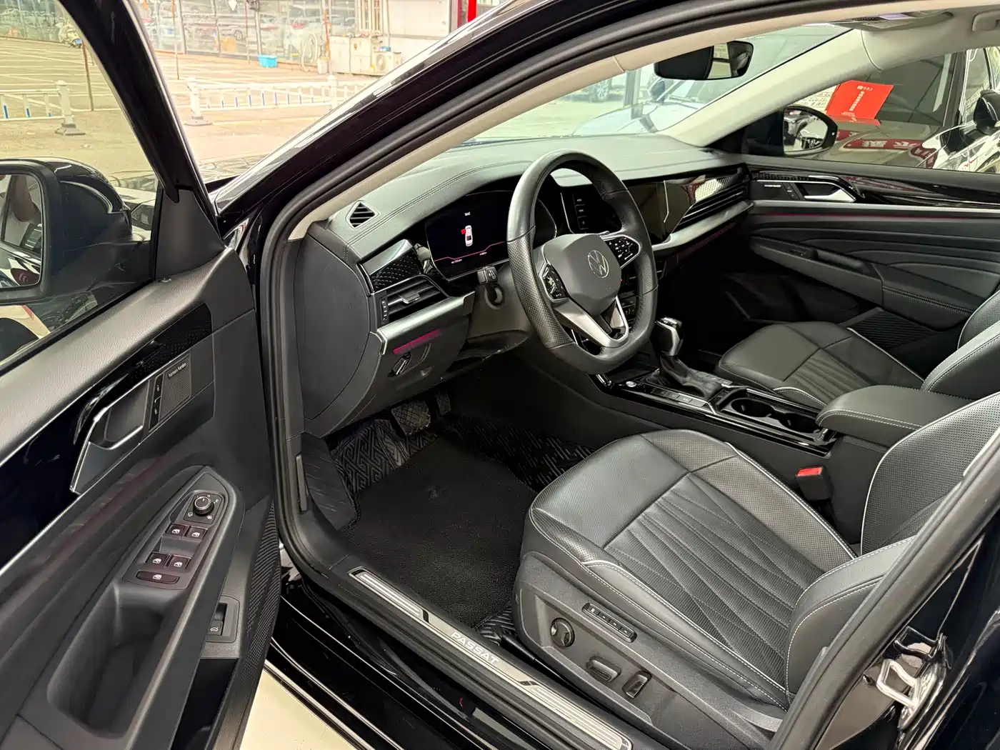 Volkswagen Passat 2023 330TSI Luxury Edition фото 4