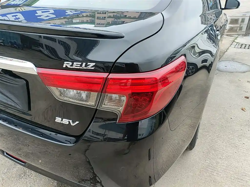 Toyota Reiz 2013 2.5V Elite Edition фото 8