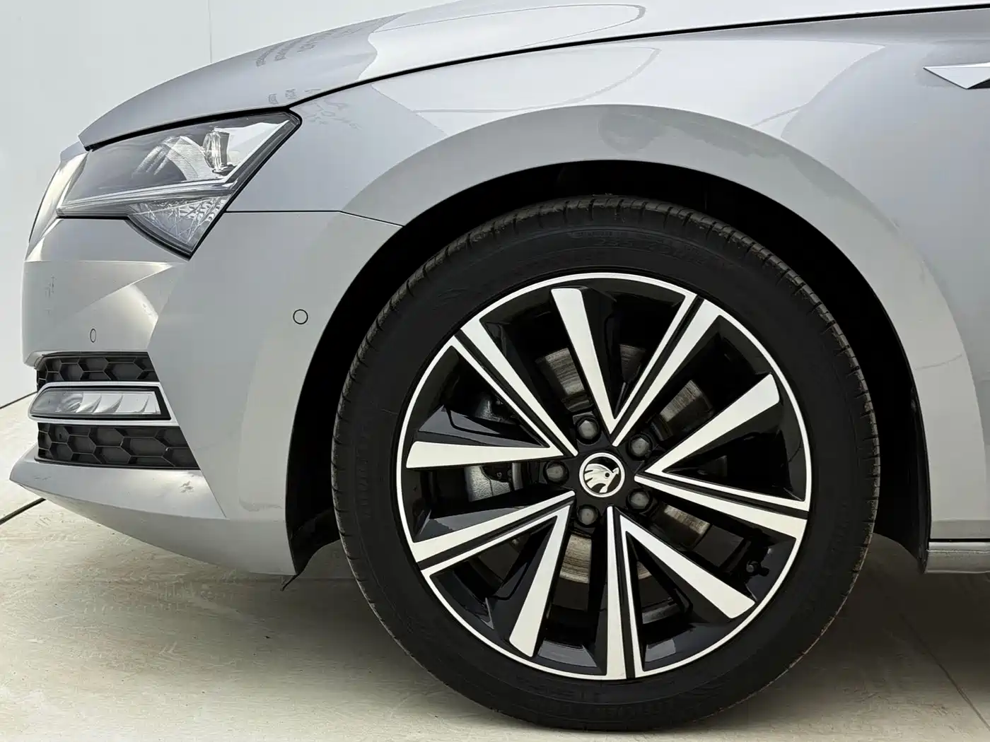 Škoda Superb 2023 TSI280 DSG Premium Edition фото 16