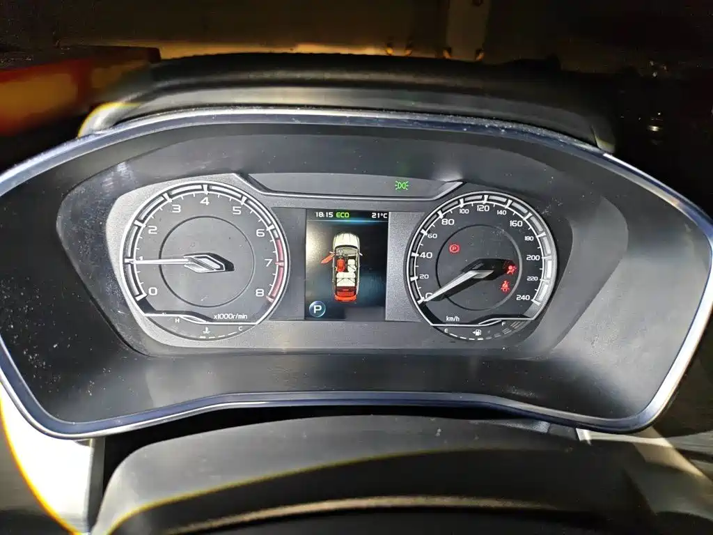 Фото 4 - Geely Coolray