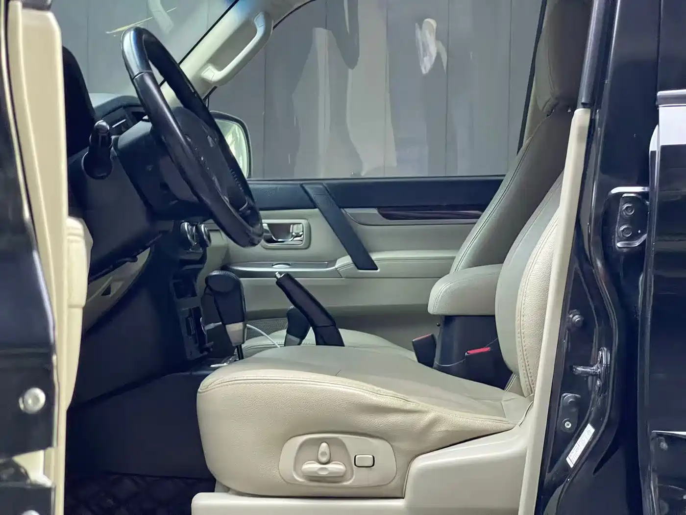 Mitsubishi Pajero (Import) 2014 3.0L Elite Edition фото 9