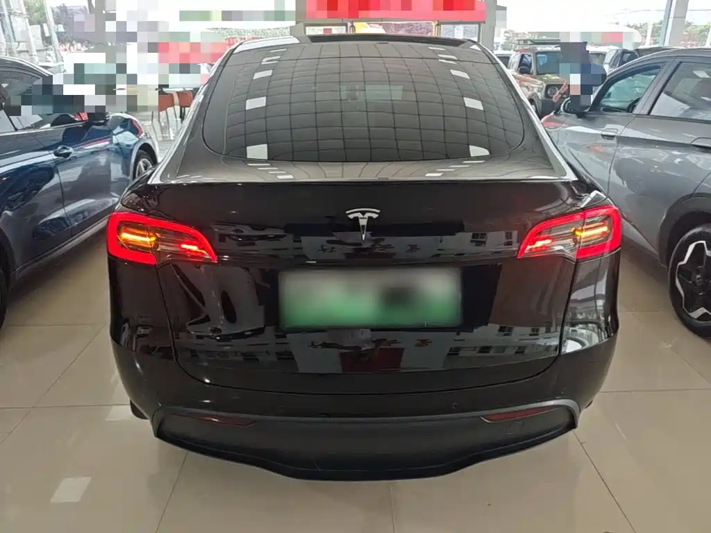Фото 6 - Tesla Model Y