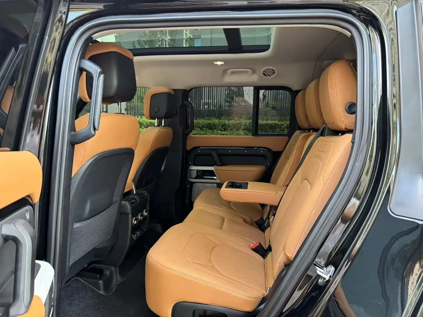 Land Rover Defender 2023 Model Year 130 3.0T P400 HSE фото 9