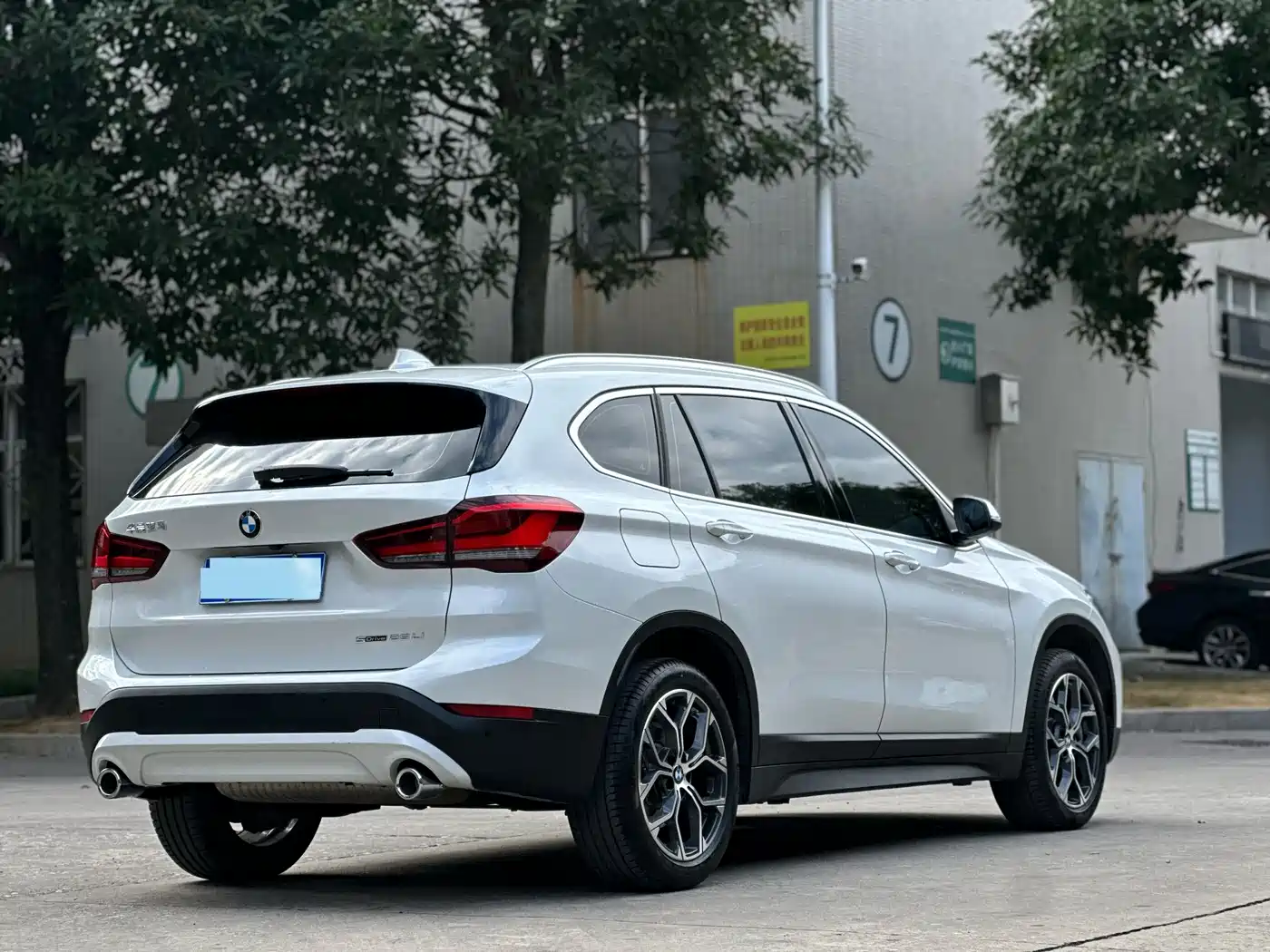 BMW X1 2022 sDrive25Li Leading фото 4