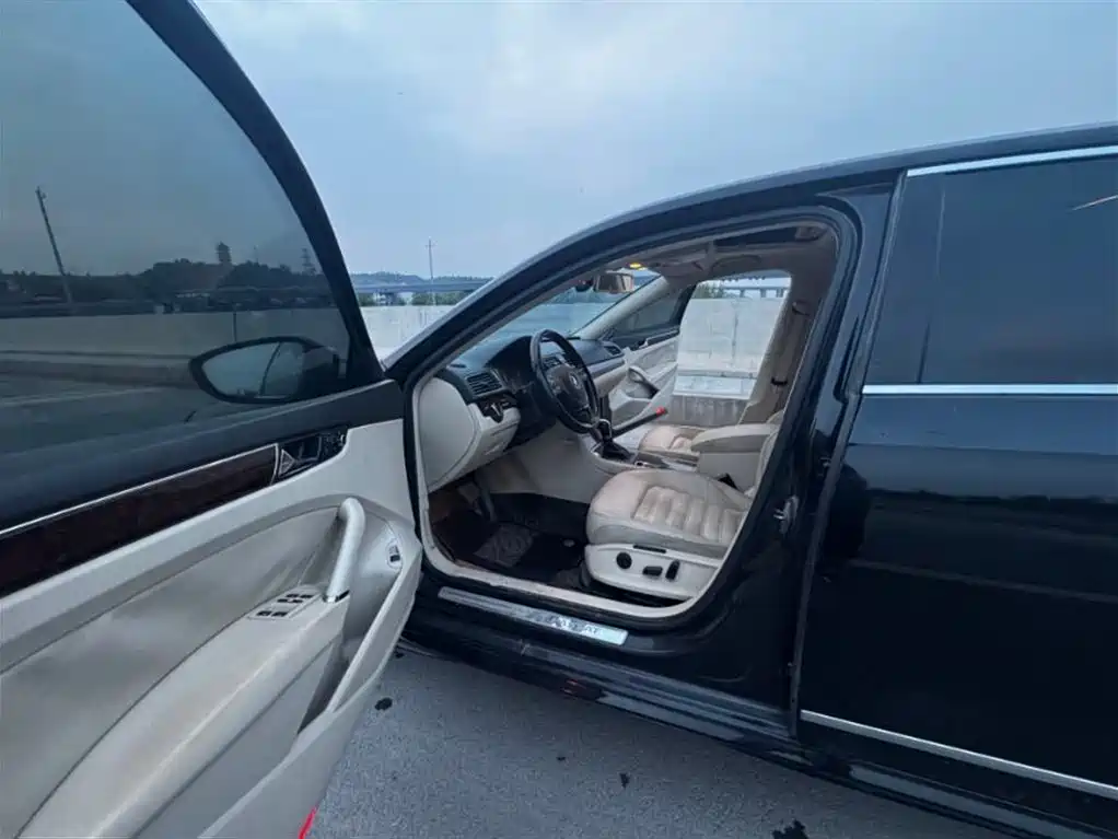 Volkswagen Passat 2013 2.0TSI DSG Zhizun фото 5