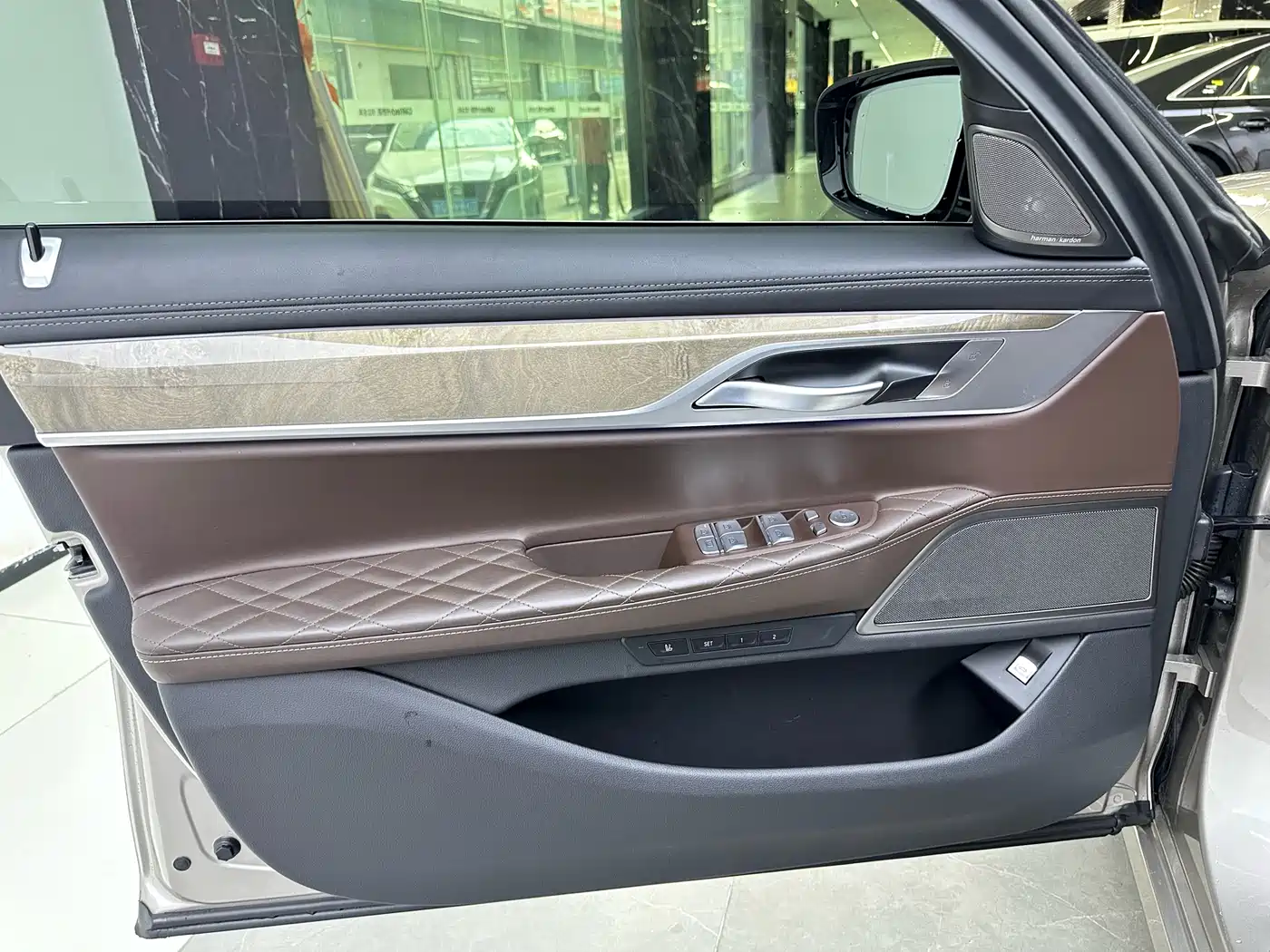 BMW 7 Series 2021 Model 740Li Leading M Sport Package фото 8