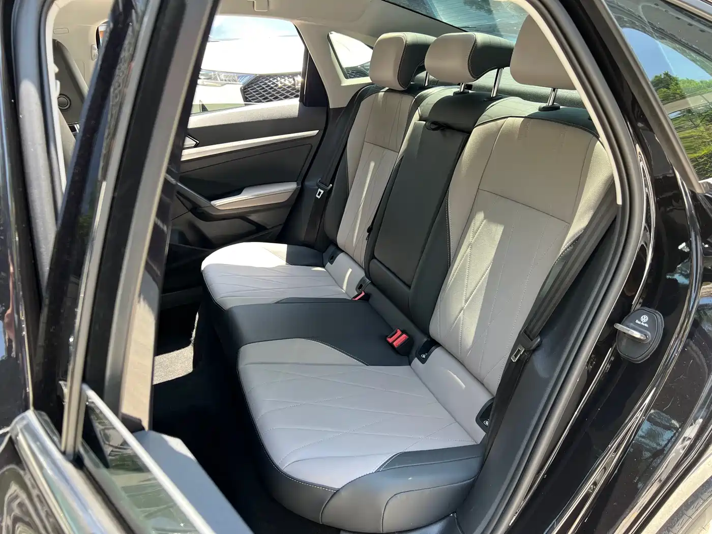 Volkswagen Lavida 2023 1.5L Auto Five Million Edition фото 11