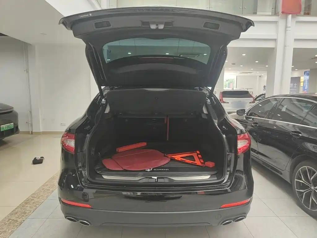 صورة 19 - Maserati Levante