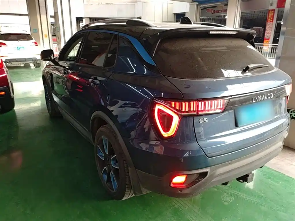 Lynk & Co 01 2017 2.0T 2WD Pro Shine Edition фото 5