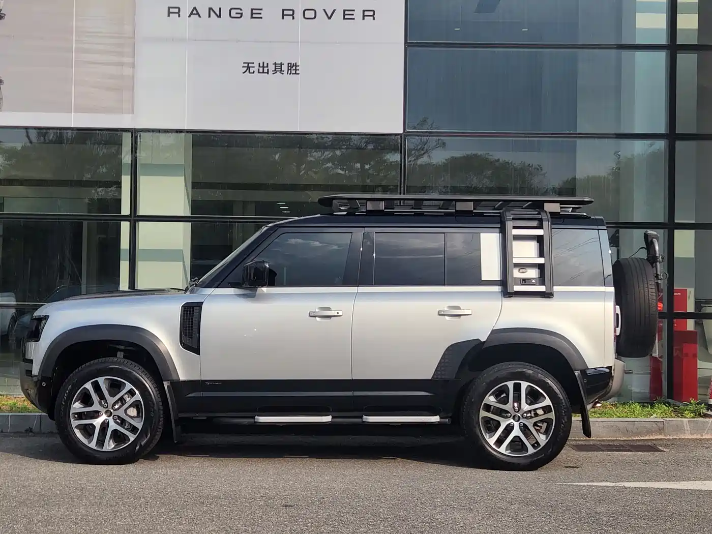 Land Rover Defender 2021 110 P400 X-DYNAMIC HSE фото 4