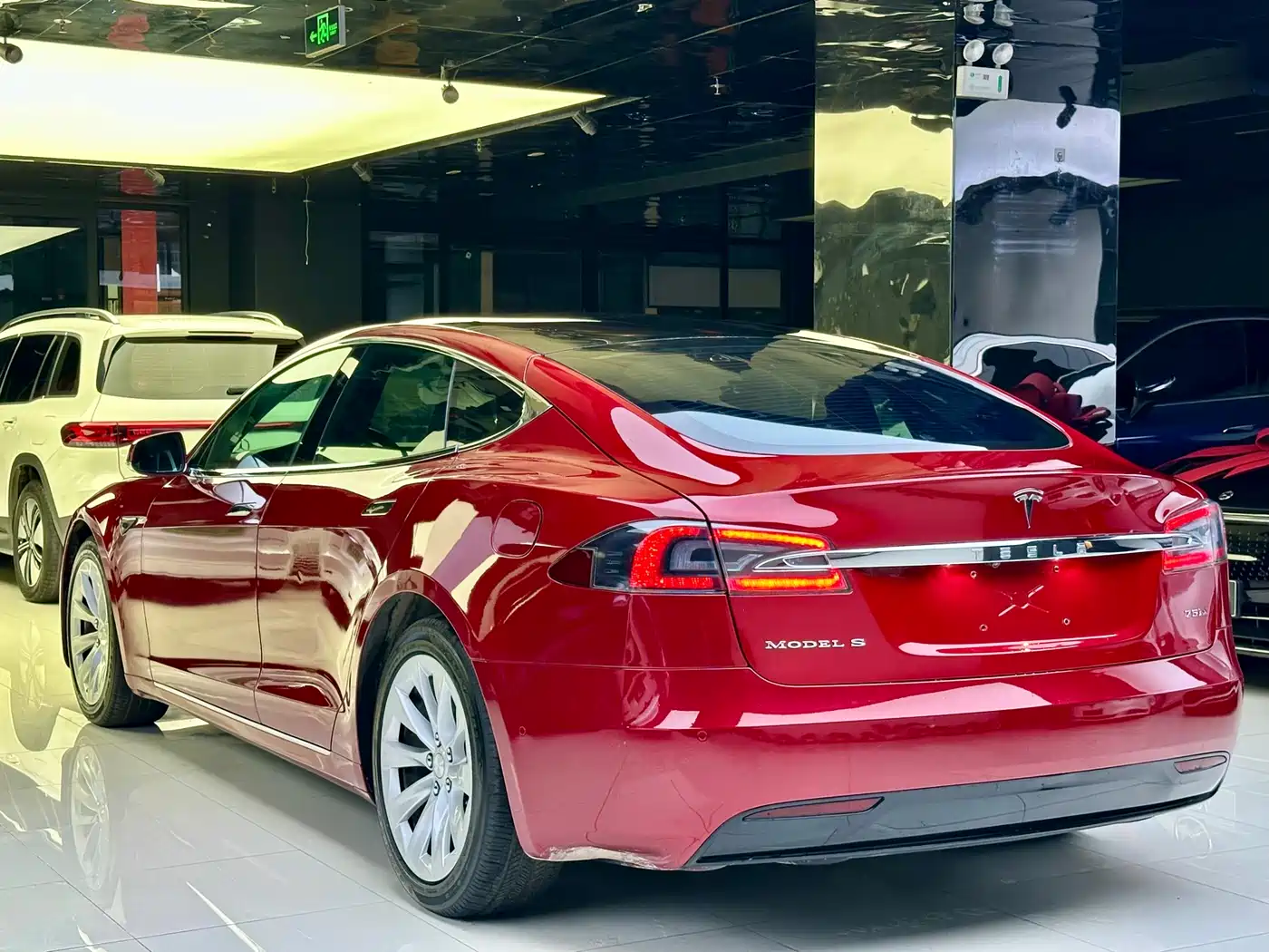 TESLA MODEL S