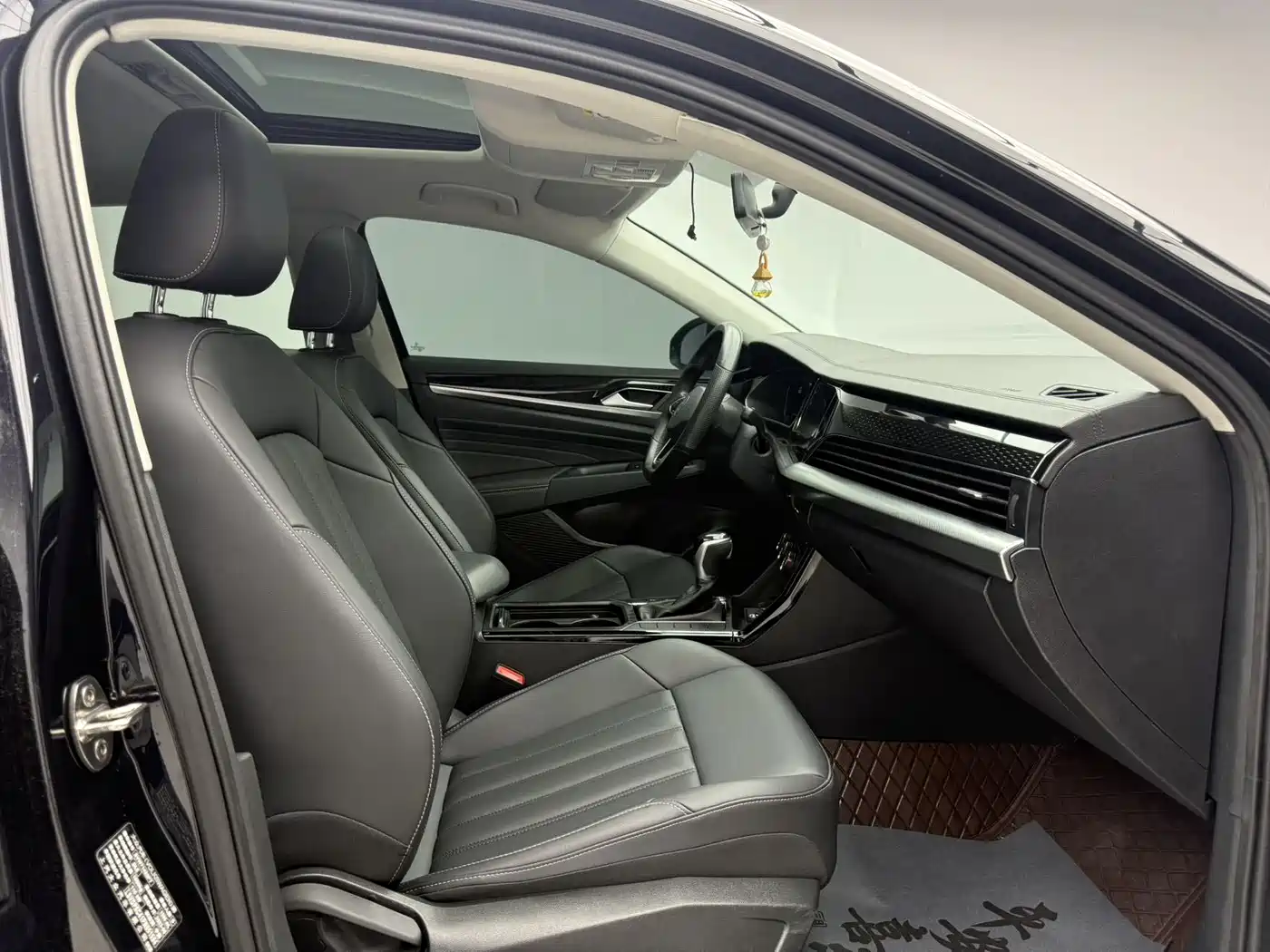 Volkswagen Passat 2024 280TSI Business Edition фото 11