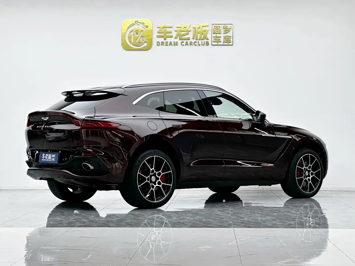 Фото 4 - Aston Martin DBX