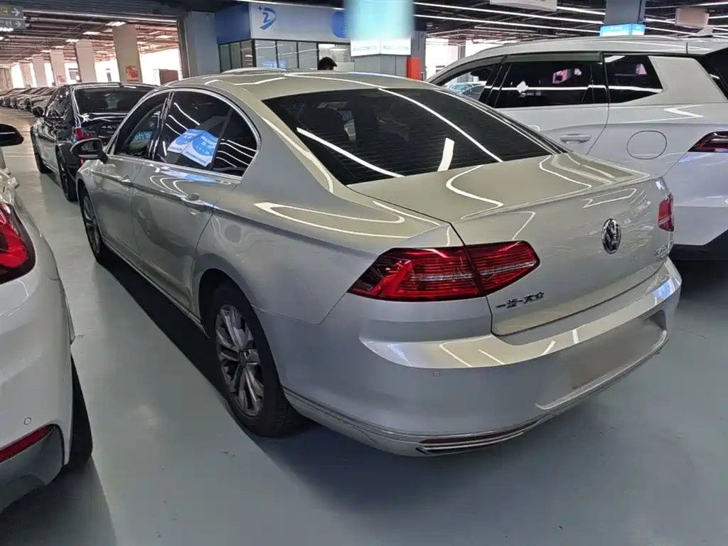 Volkswagen Magotan 2018 330TSI DSG Luxury фото 5