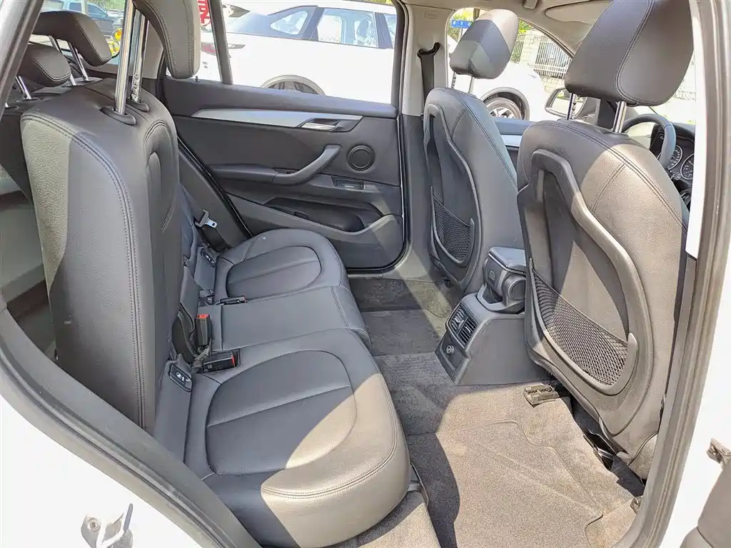 BMW X1 2016 sDrive18Li Premium Model фото 11
