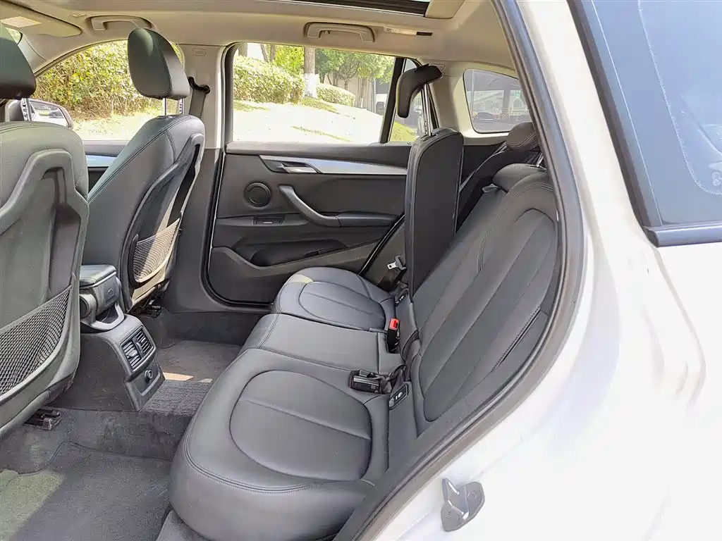 BMW X1 2016 sDrive18Li Premium Model фото 8