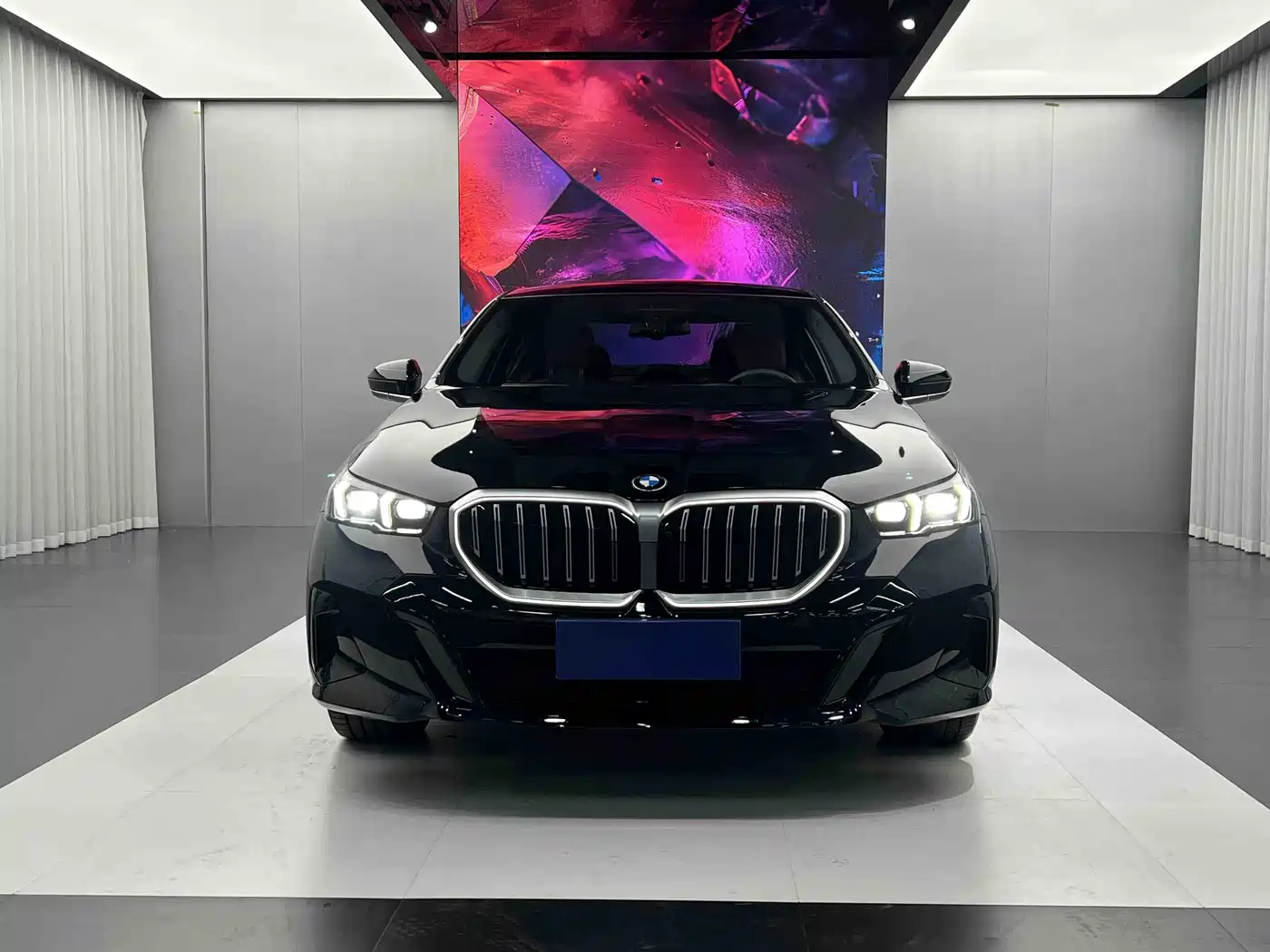 BMW 5 Series 2025 530Li Leading M Sport Package фото 2