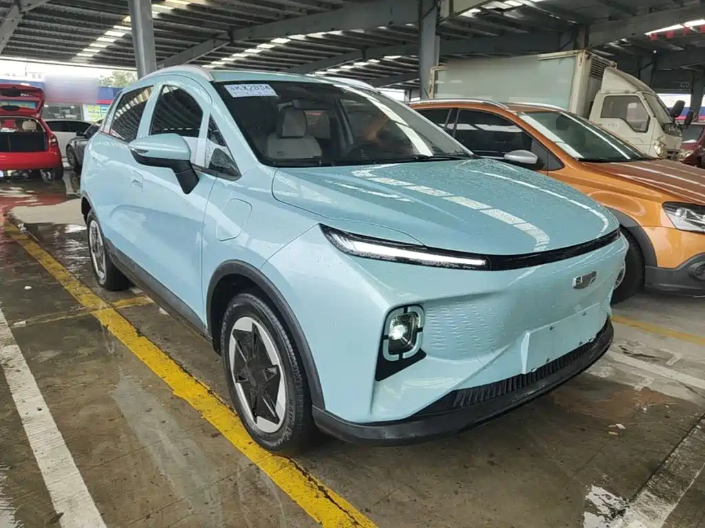 Фото 4 - Geely Geometry E Firefly