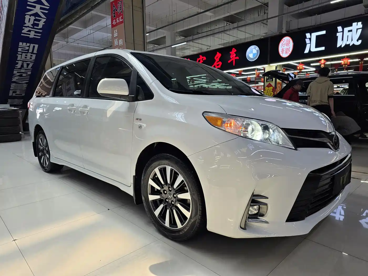 Toyota Sienna 2015 3.5L 4WD L фото 3