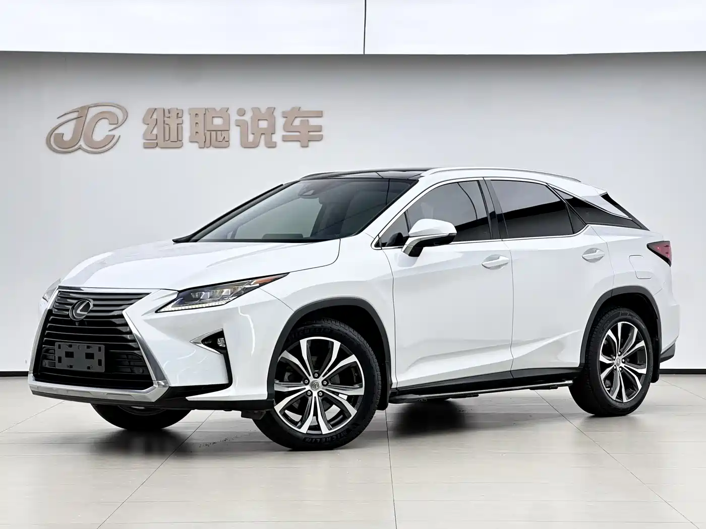 Фото 1 - Lexus RX