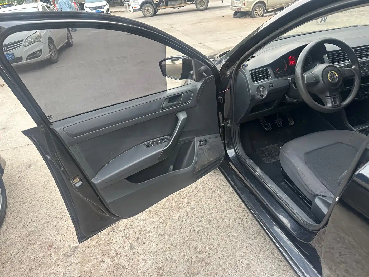 Volkswagen Santana 2015 1.6L Manual Trend Edition фото 13