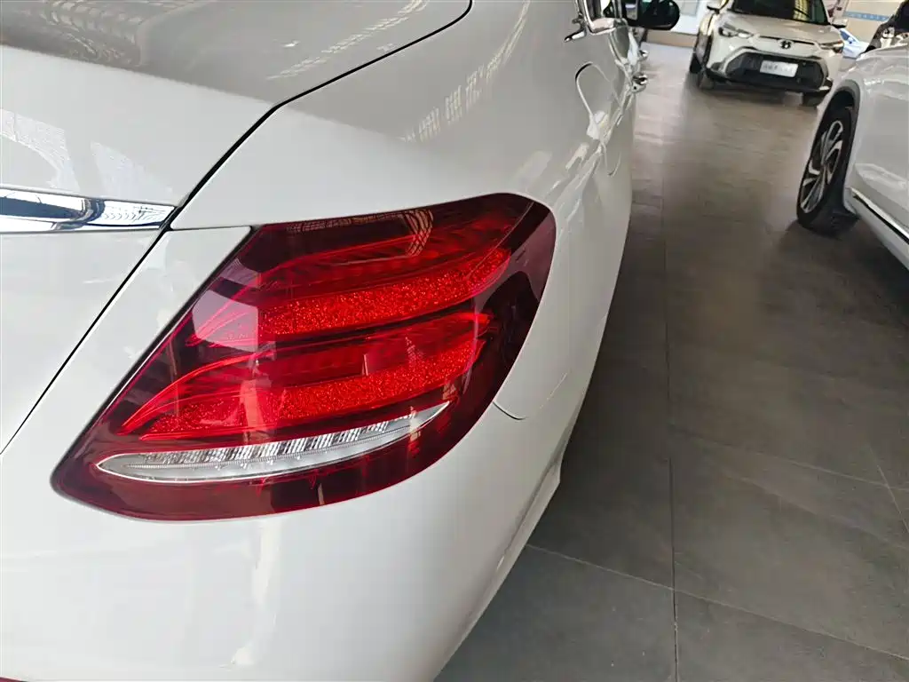 Mercedes-Benz E-Class 2016 E 200 L Sport Type фото 24