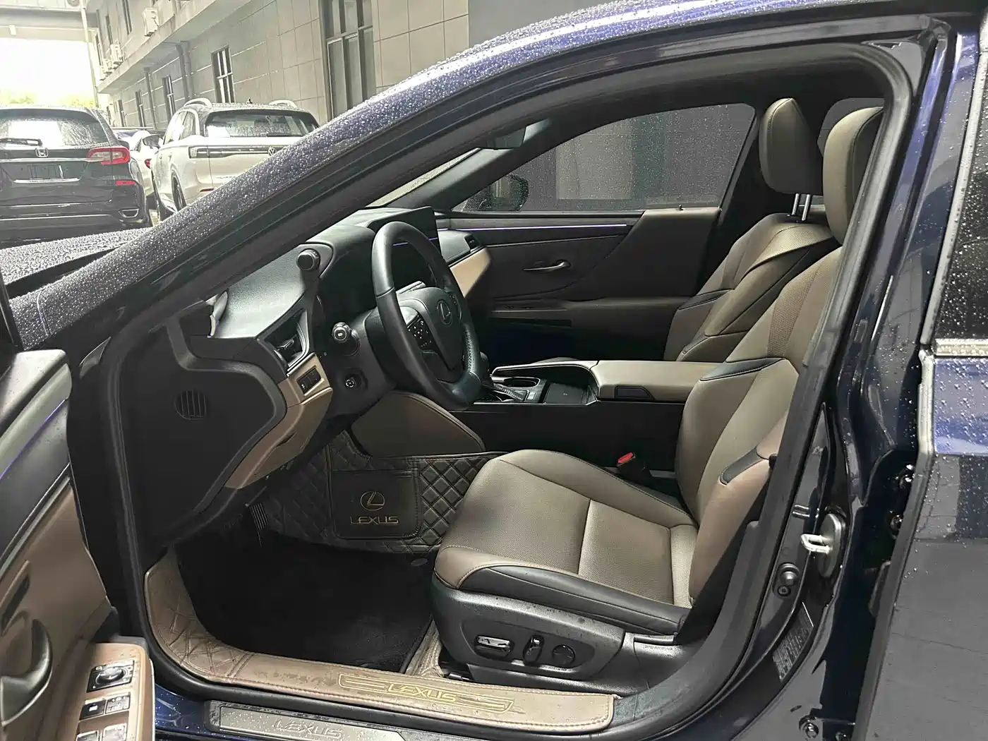 Lexus ES 2025 200 Ultimate Edition фото 17