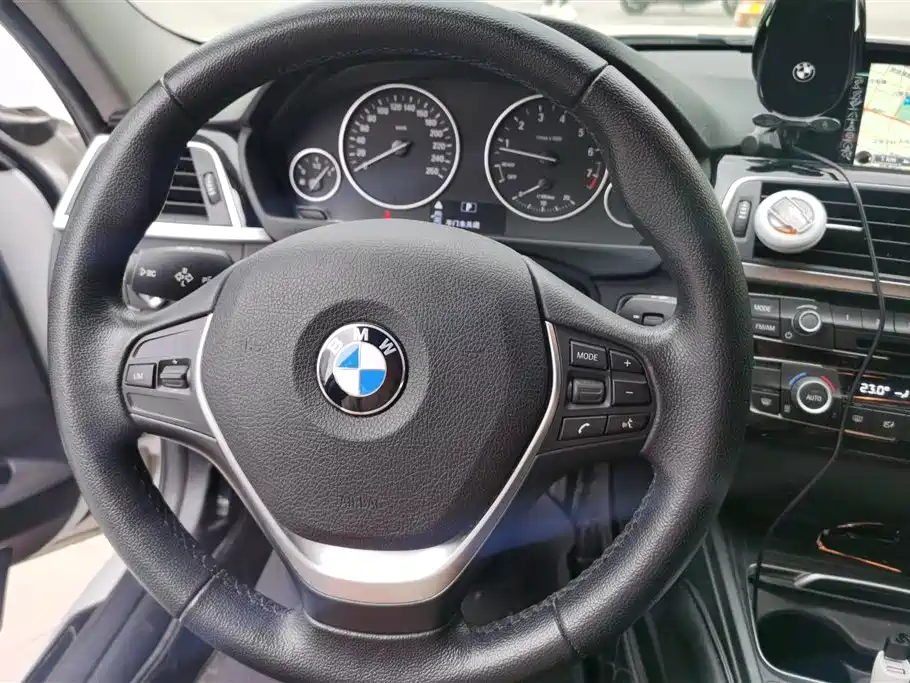 BMW 3 Series 2016 320i Fashion Model фото 15