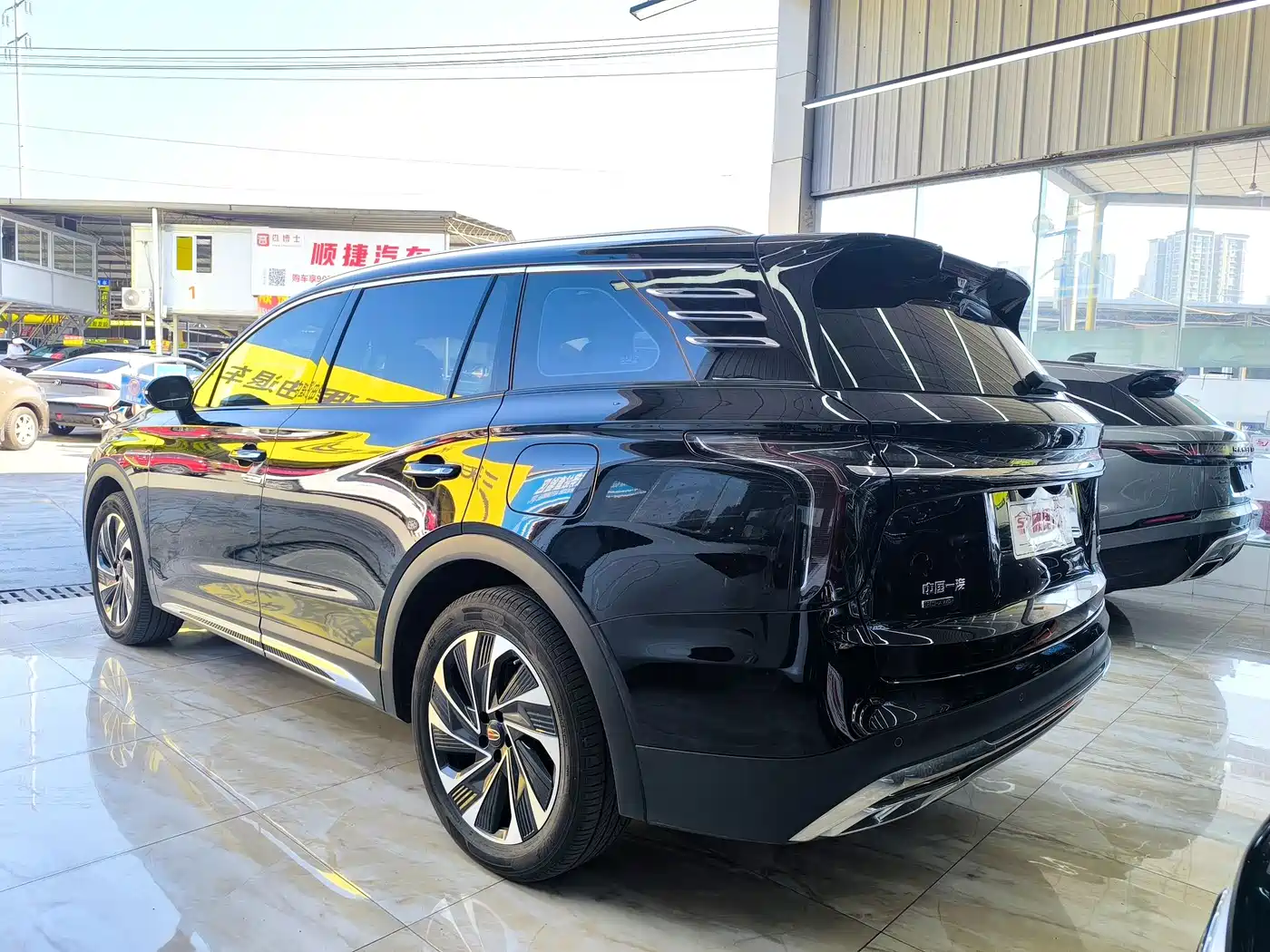 Hongqi HS7 PHEV 2024 2.0T PHEV 4WD Flagship Edition 6-seater фото 10