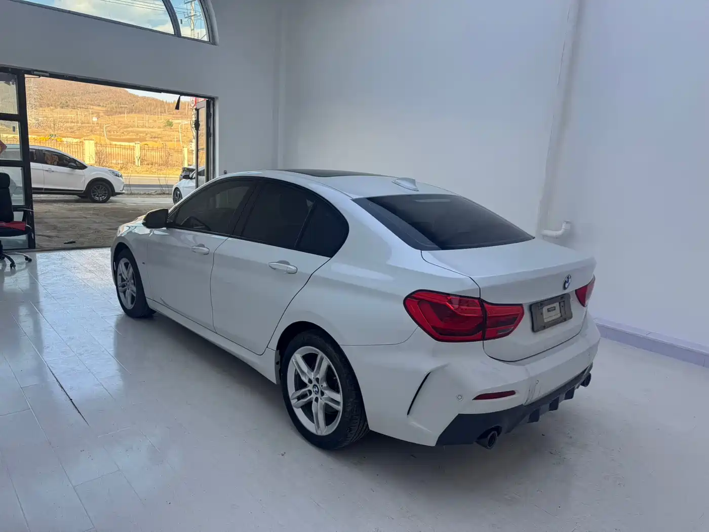 BMW 1 Series 2022 120i M Sport Shadow Edition фото 20