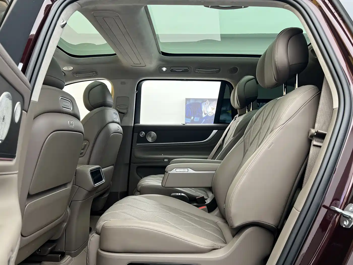 AITO Wenjie AITO M9 2025 Extended Range Ultra 52kWh 6-Seater фото 17