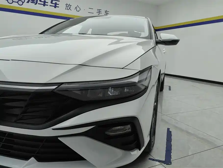 Hyundai Elantra 2023 1.5L CVT GLS Premium фото 5