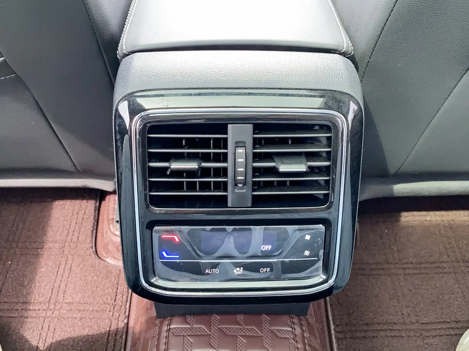 Фото 16 - Volkswagen Passat