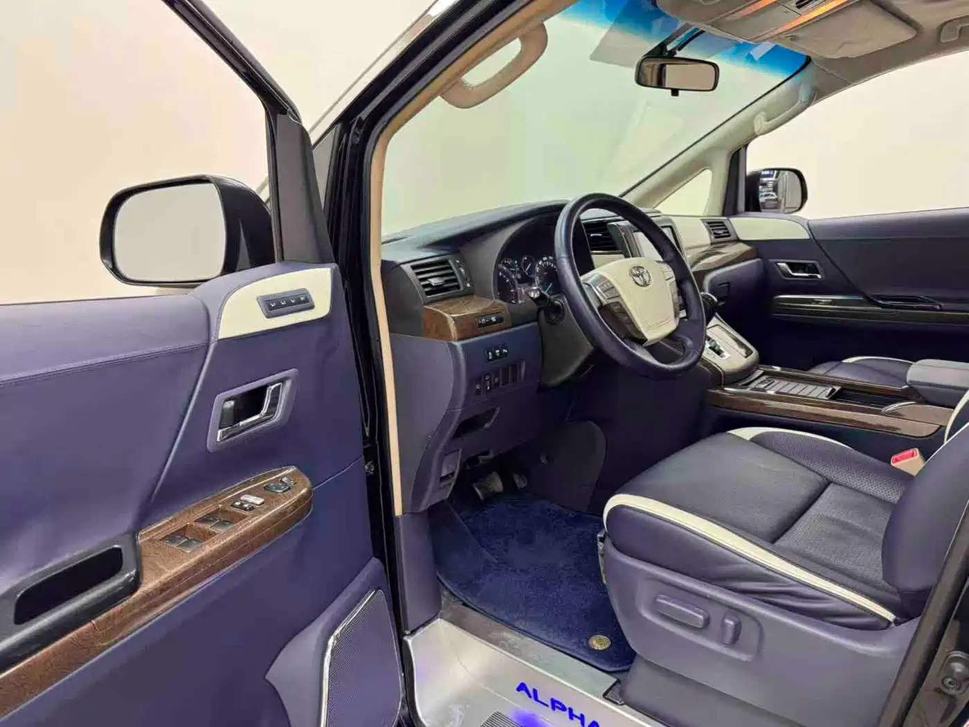 Toyota Alphard 2012 3.5L Luxury Edition фото 6