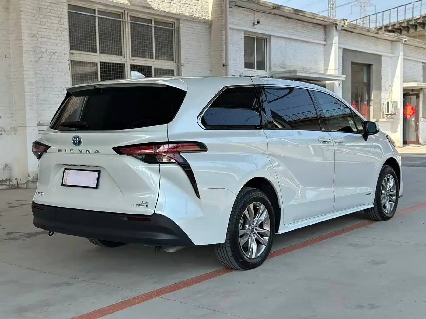 Toyota Sienna 2023 2.5L Hybrid Comfort Edition фото 5