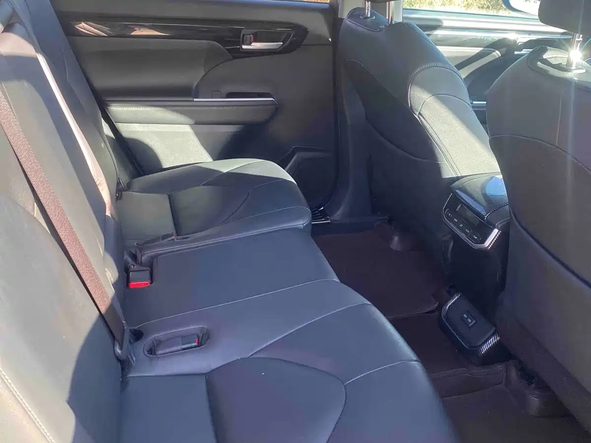 Toyota Highlander 2023 2022 Model Dual Engine 2.5L 4WD Premium Edition 7-Seater