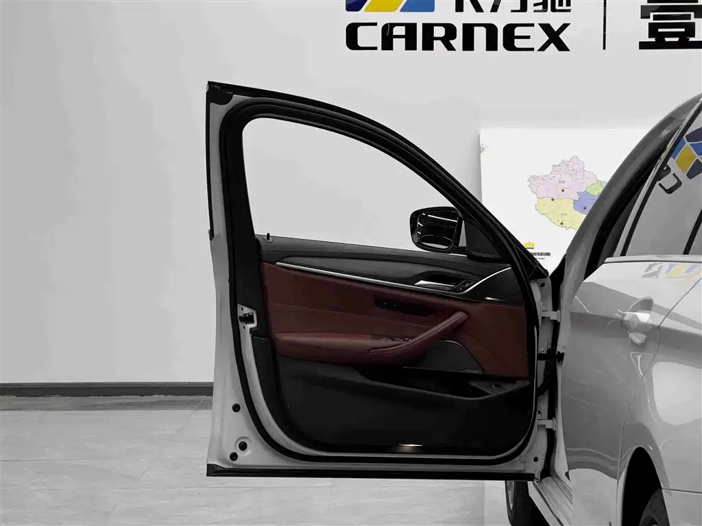 BMW 5 Series 2021 530Li Premium Luxury Package фото 5