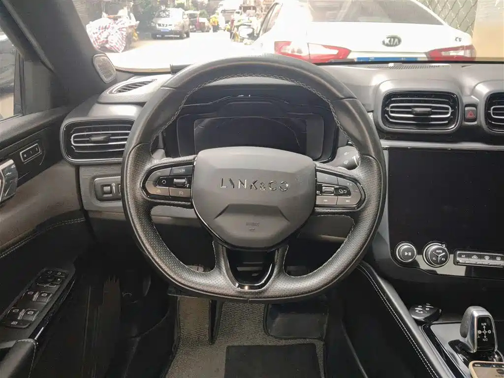 Lynk & Co 03 2022 2.0TD DCT Power Pro фото 3