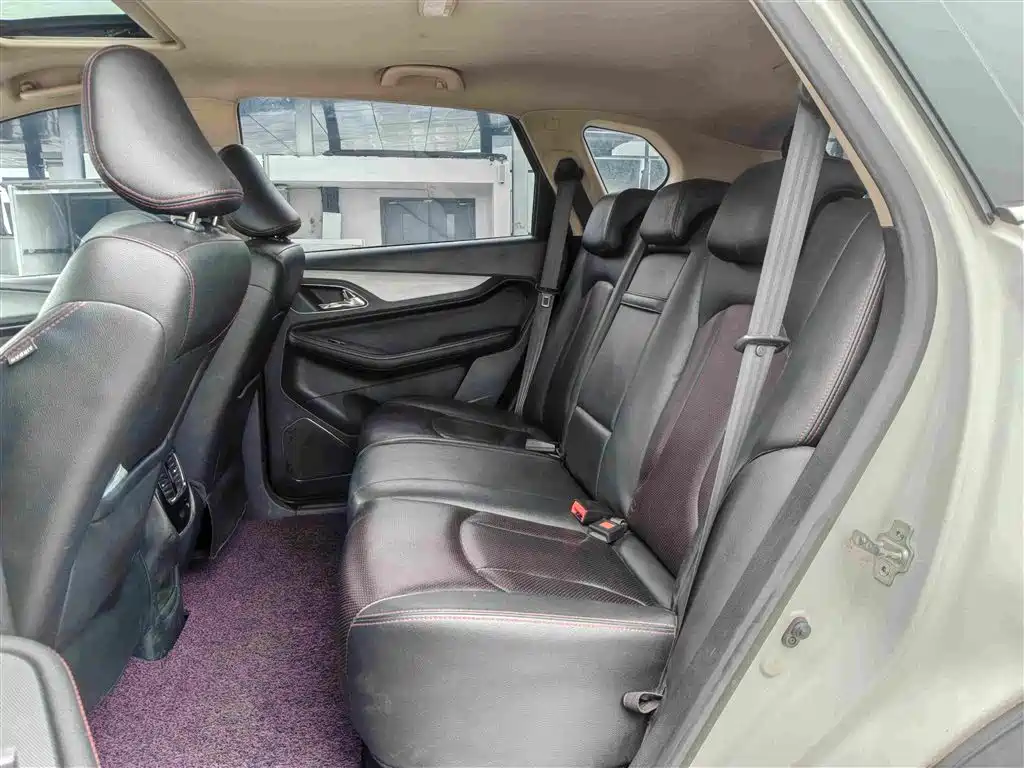 Фото 6 - Baojun 560