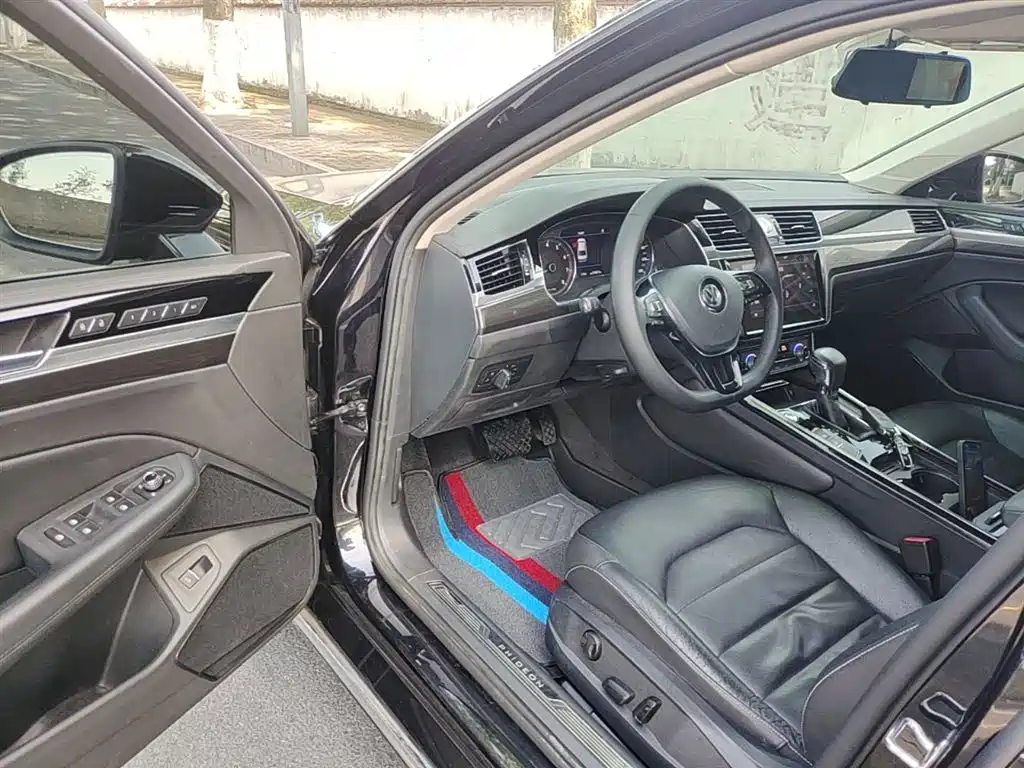 Volkswagen Phideon 2018 Facelift 380TSI FWD Business фото 16