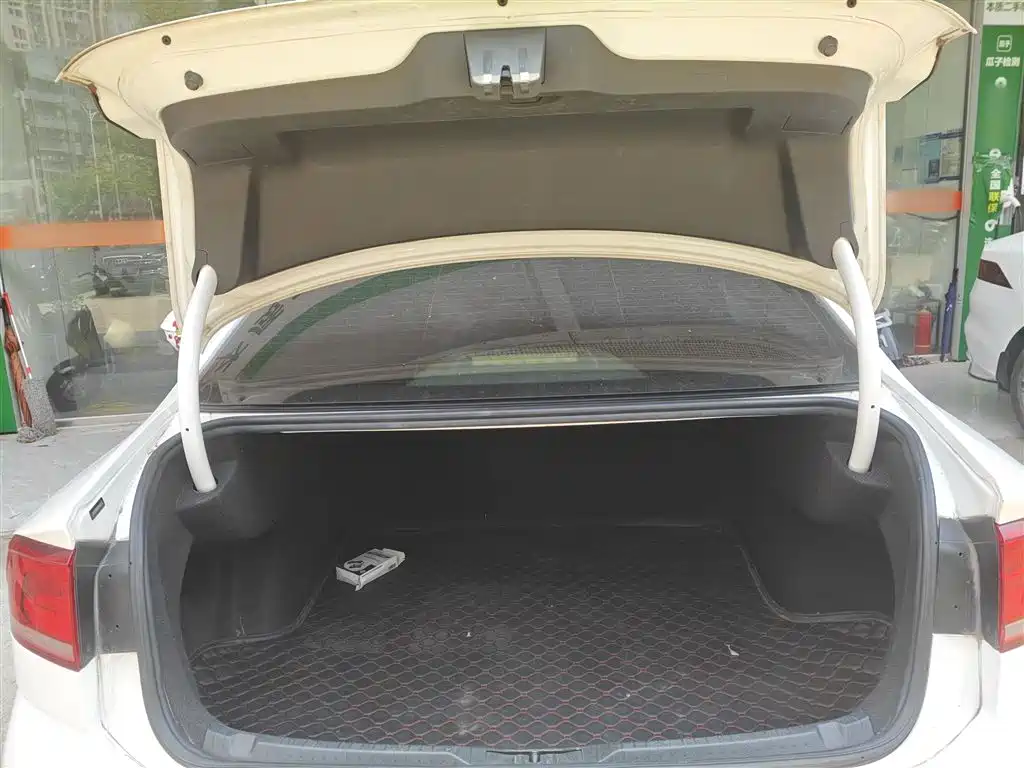 Volkswagen Lamando 2015 230TSI DSG Style фото 19