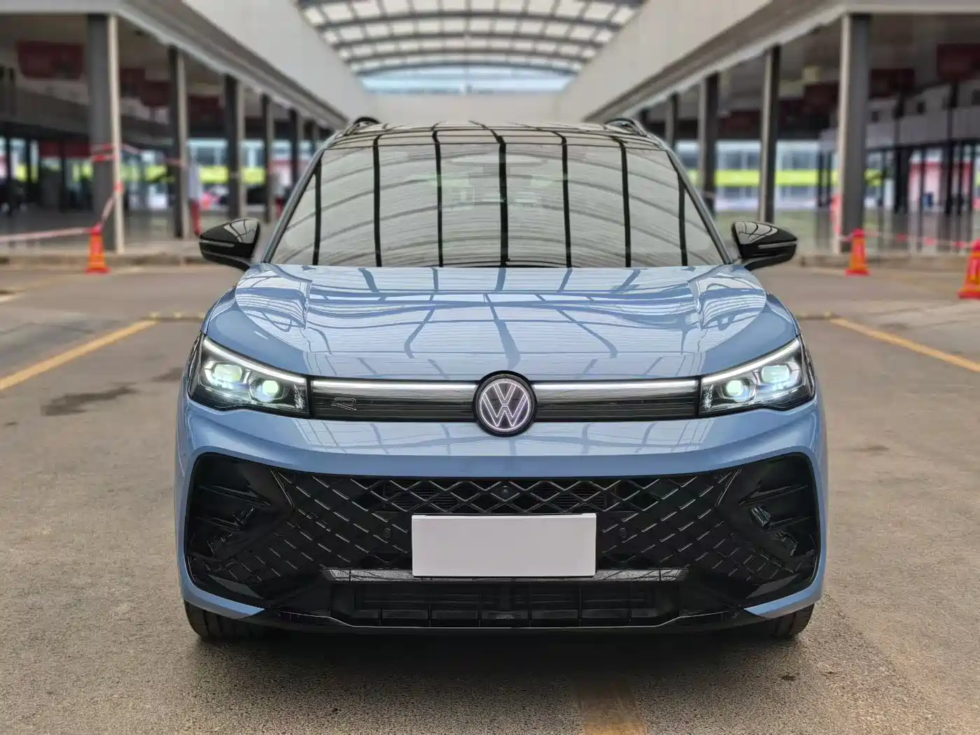 Volkswagen Tiguan L 2024 PRO 380TSI 4WD R-Line Premium Edition фото 2