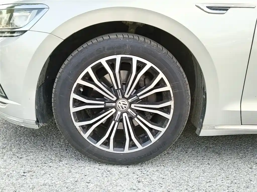 Volkswagen Phideon 2018 Facelift 380TSI FWD Business фото 23