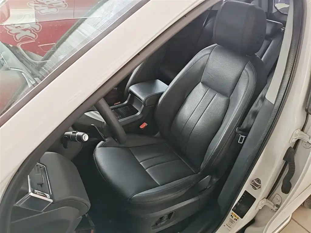 Land Rover Discovery Sport 2018 240PS SE Edition фото 15