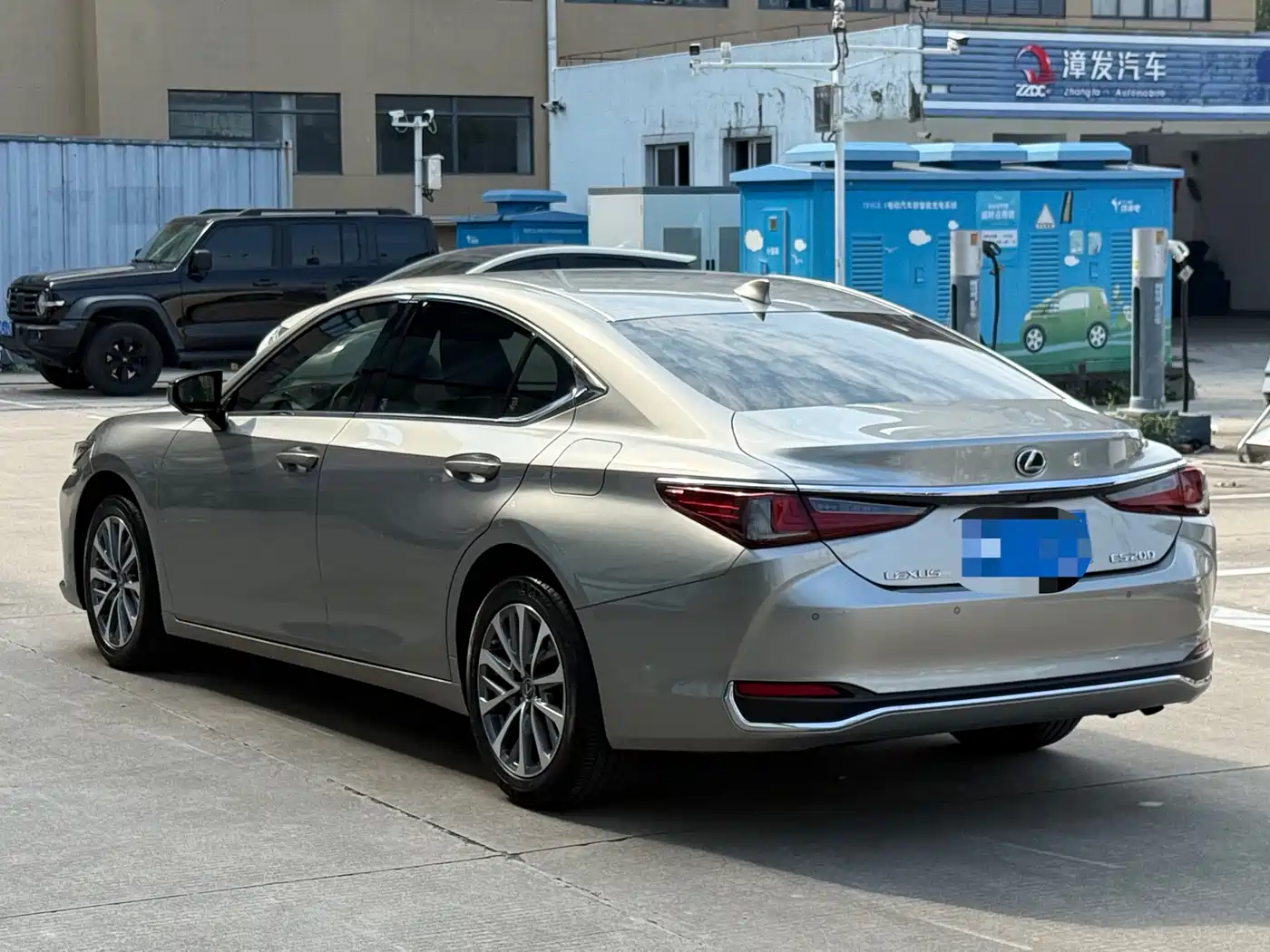 Lexus ES 2023 200 Excellence Edition фото 9