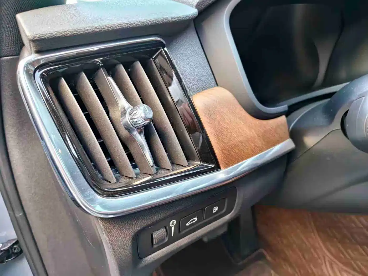 VOLVO S90 PLUG-IN HYBRID