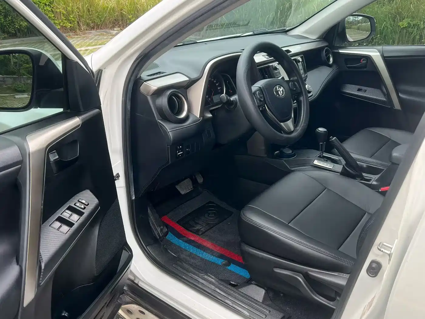 Toyota RAV4 Rongfang 2015 2.0L CVT 4WD Trend Edition фото 5