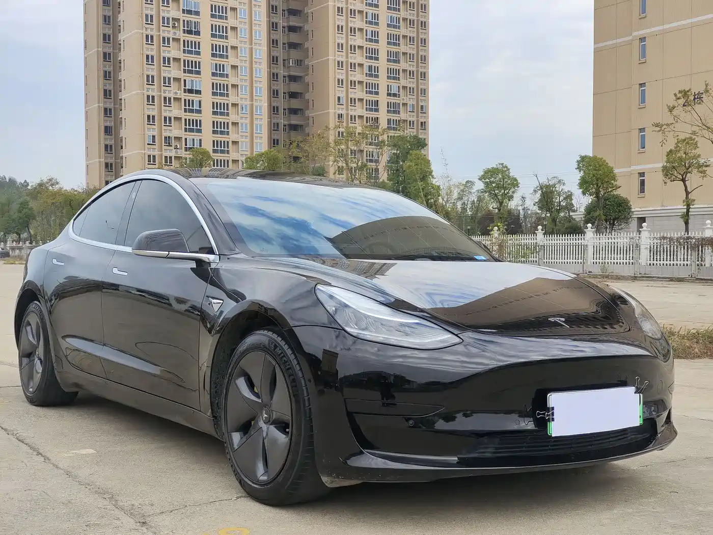 TESLA MODEL 3