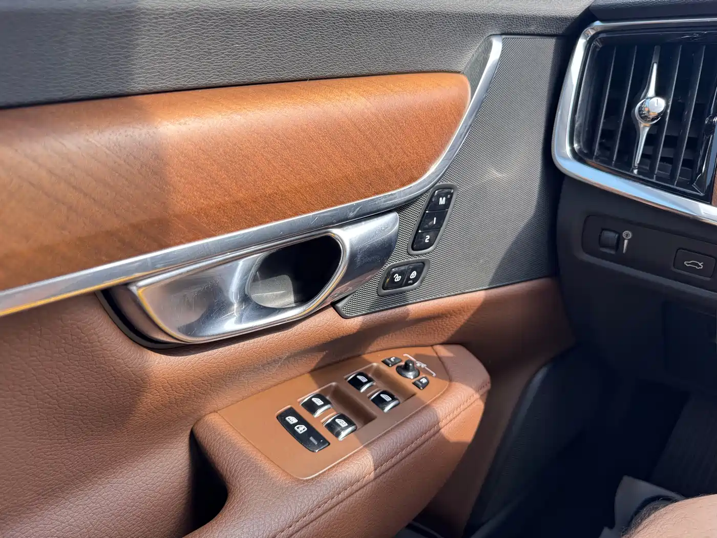 Фото 10 - Volvo S90