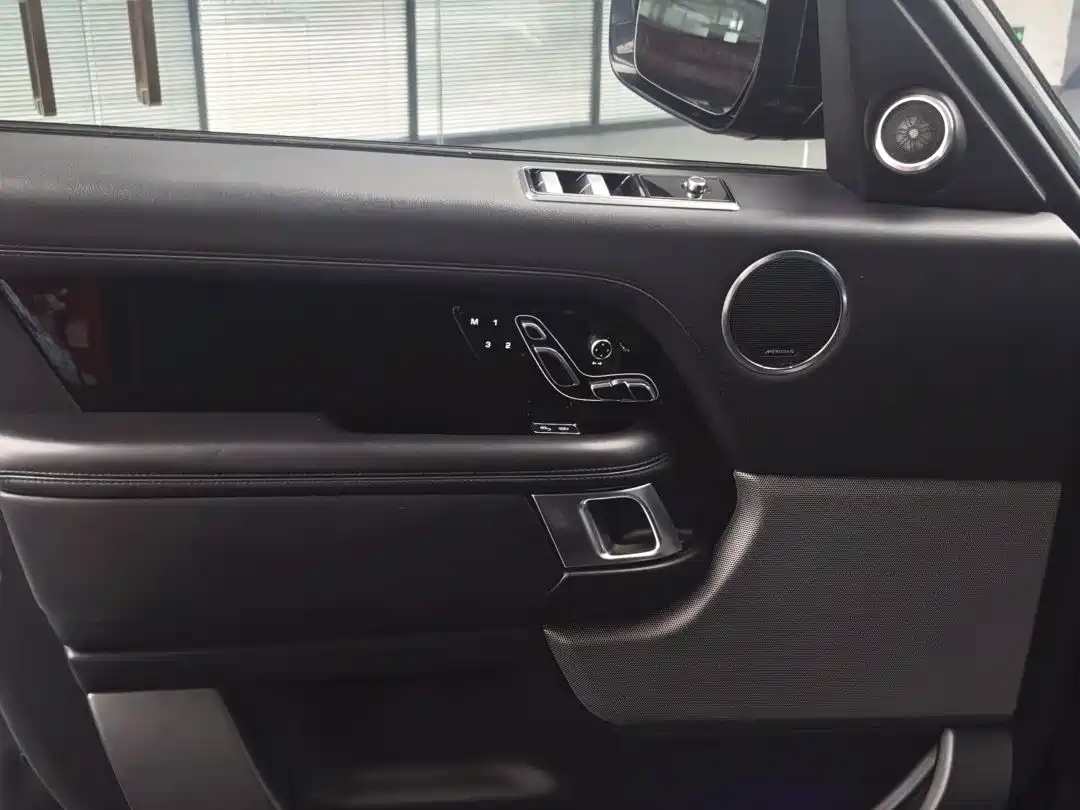 Land Rover Range Rover 2018 3.0 SC V6 Vogue Heritage Edition фото 12